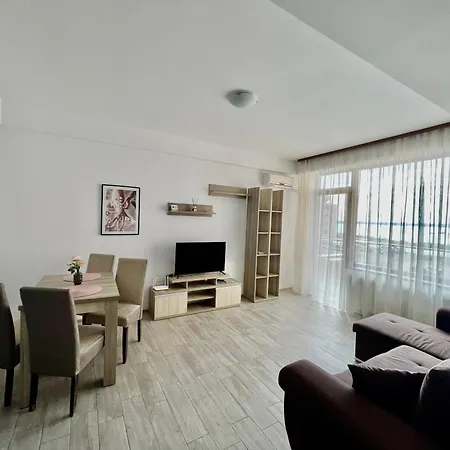 Summerland Apartament *