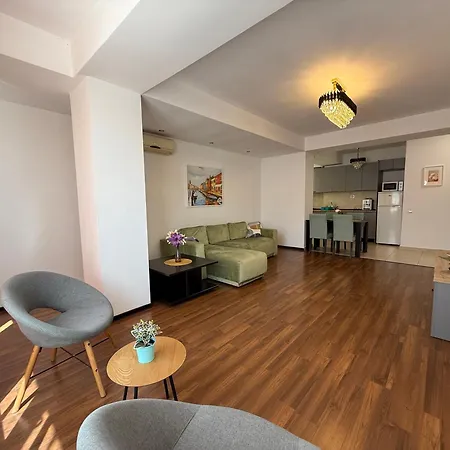Summerland Apartament *